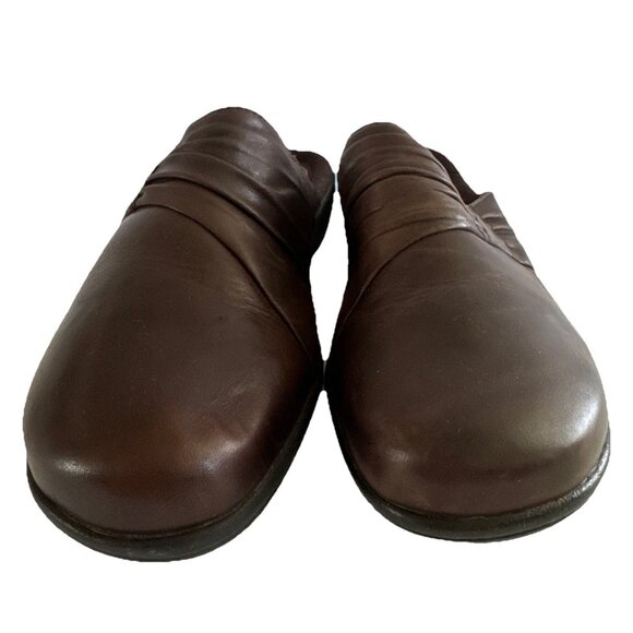 Clarks Women’s Brown Leather Mules Clogs 7.5 N Mid Block Heel Casual Work Shoes - Picture 4 of 11